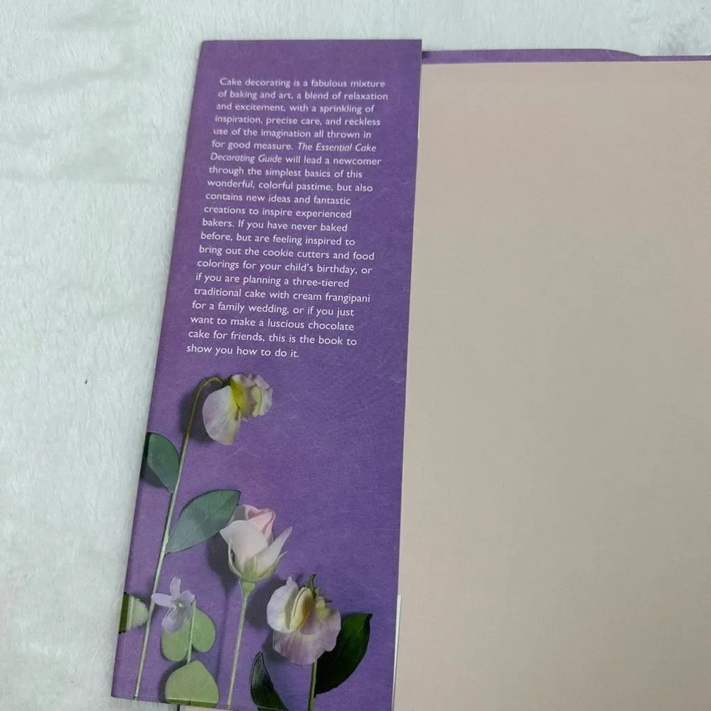 The‎ Essential Cake Decorating Guide Book